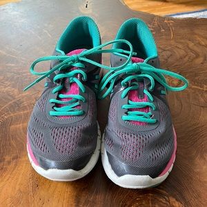 ASICS Gel Excel 33 Size 9